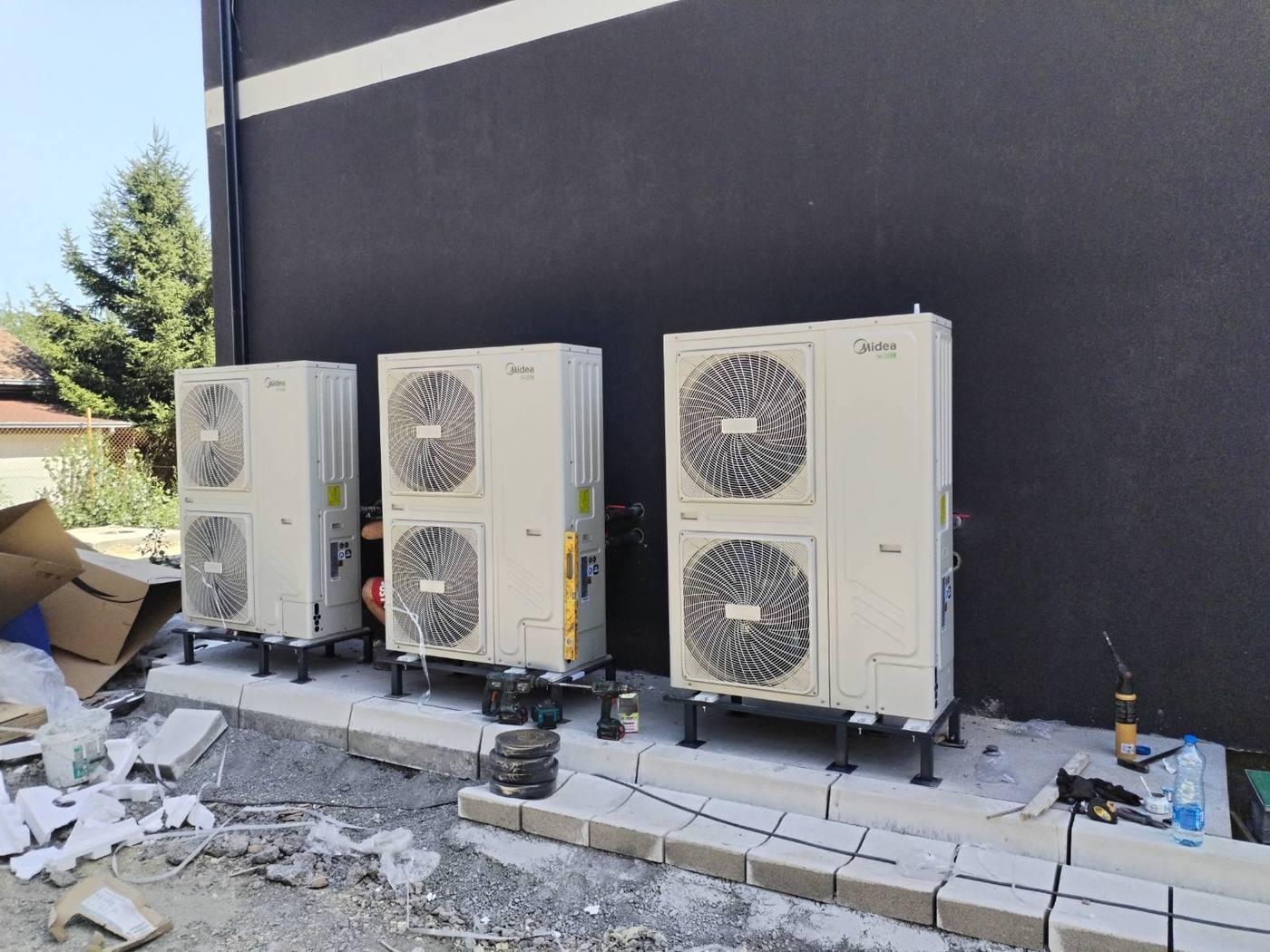 Midea, tri spoljne jedinice u kaskadi